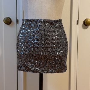 Sliver sequin skirt. Size L. Side zipper
